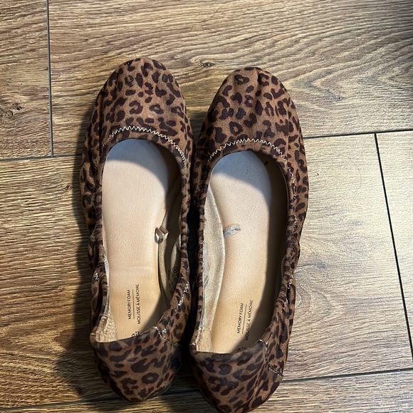 George cheetah skinned shoe. US 9. - Picture 3 of 5